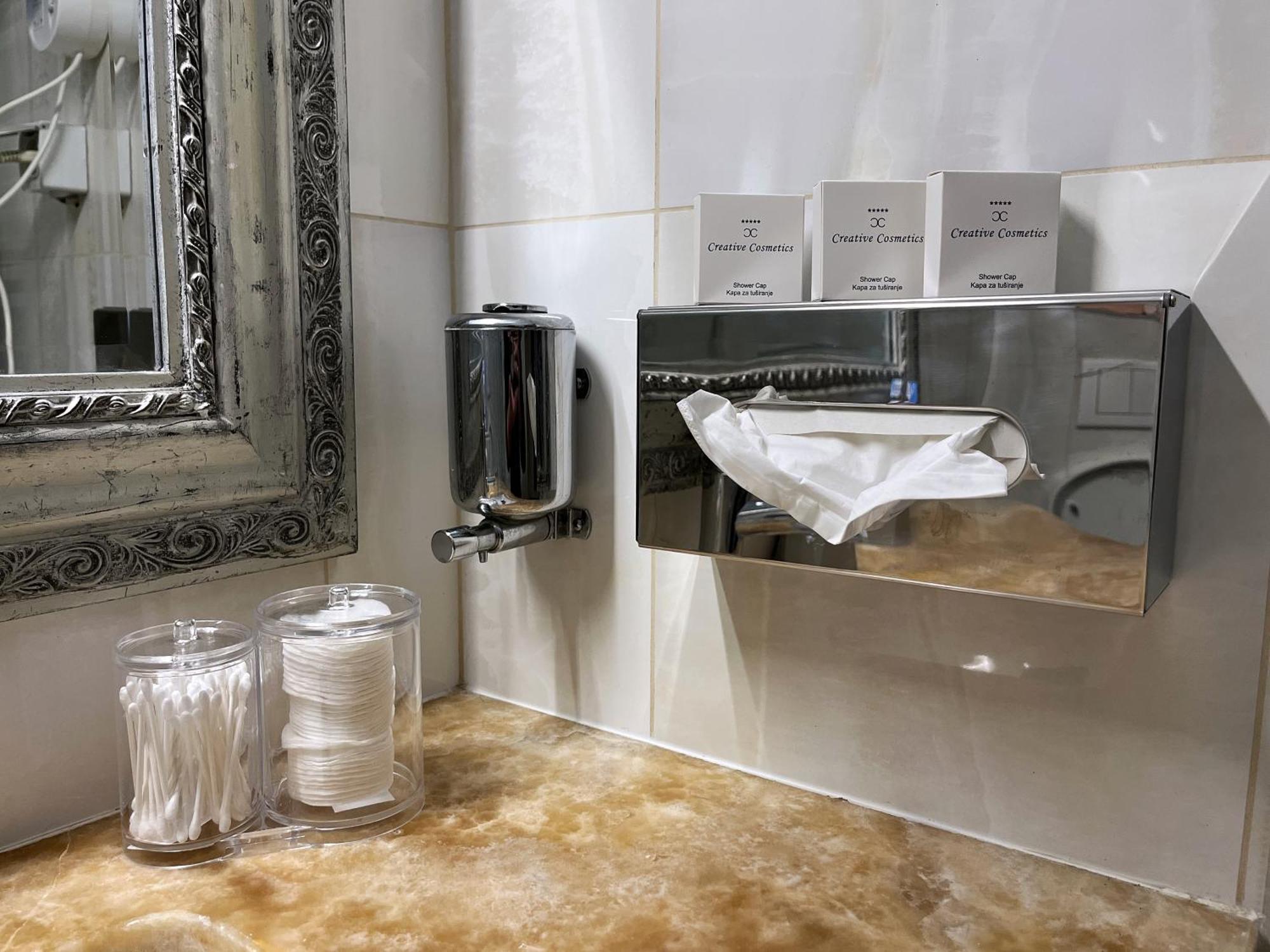 Main Street Retreat Apartment With Free Parking SJJ Buitenkant foto