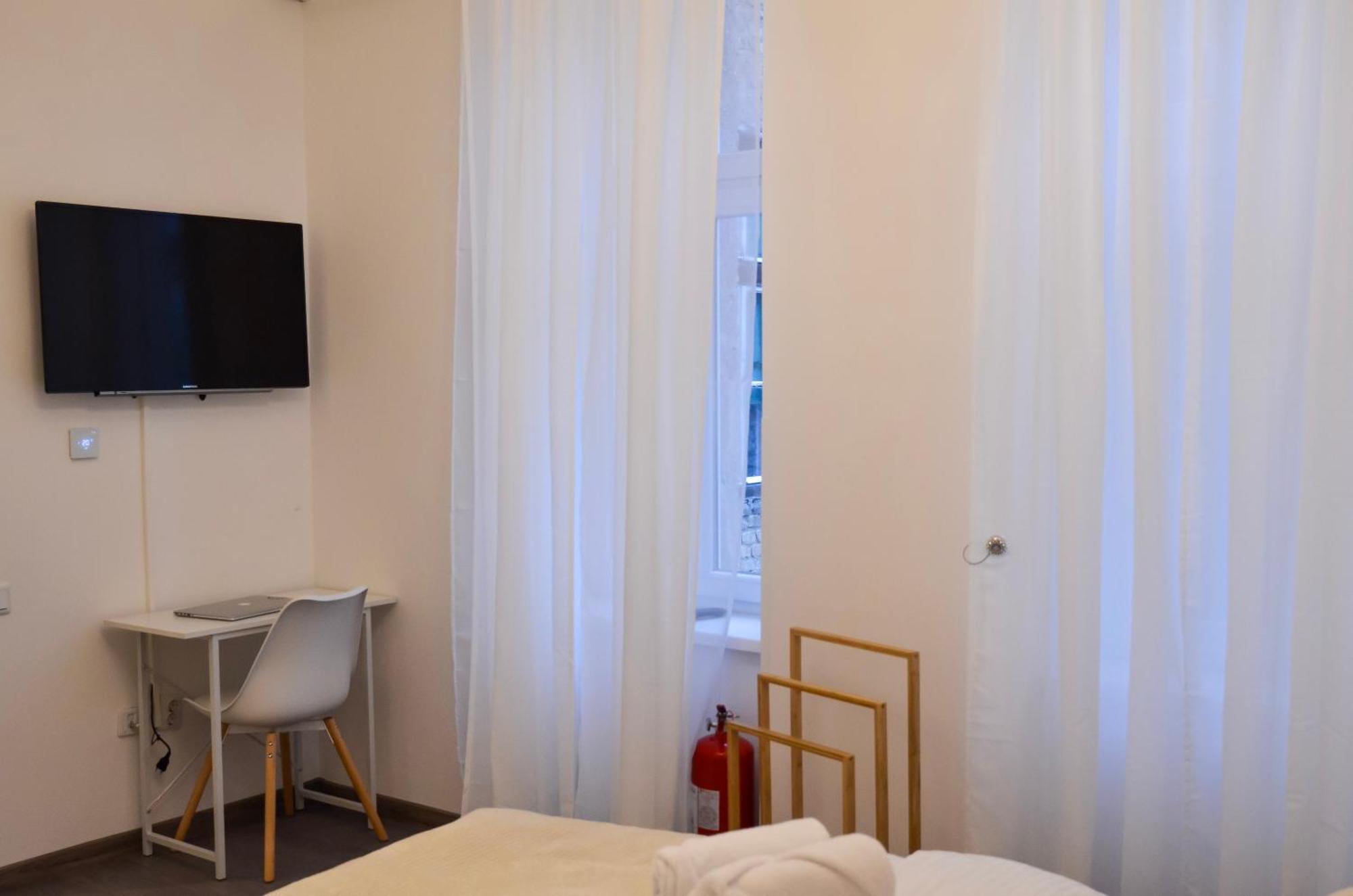 Main Street Retreat Apartment With Free Parking SJJ Buitenkant foto