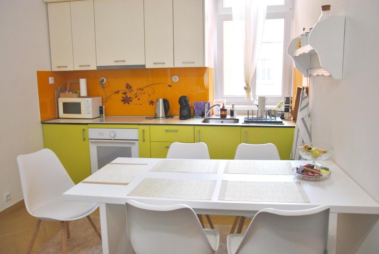 Main Street Retreat Apartment With Free Parking SJJ Buitenkant foto